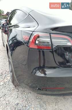 Седан Tesla Model 3 2023 в 