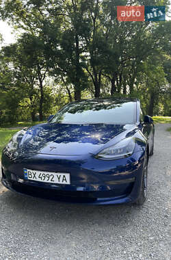 Седан Tesla Model 3 2022 в 