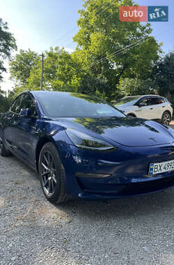 Седан Tesla Model 3 2022 в 