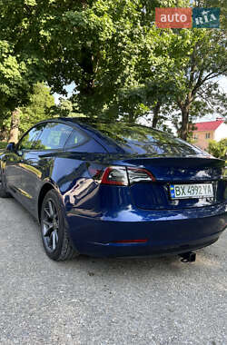 Седан Tesla Model 3 2022 в 
