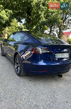 Седан Tesla Model 3 2022 в 