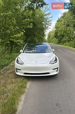 Седан Tesla Model 3 2020 в 