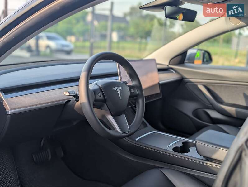 Седан Tesla Model 3 2020 в Луцьку