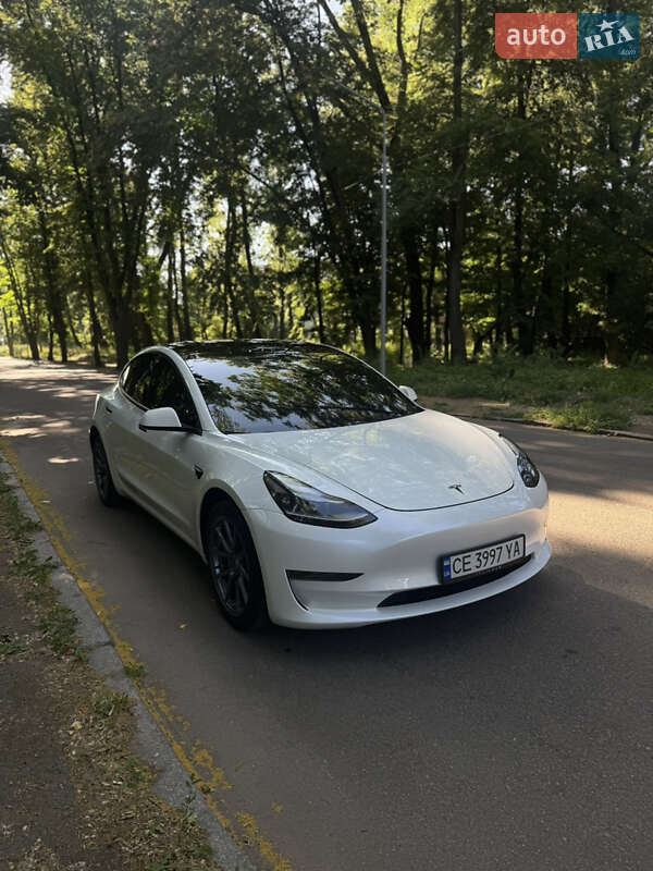 Седан Tesla Model 3 2022 в Чернівцях