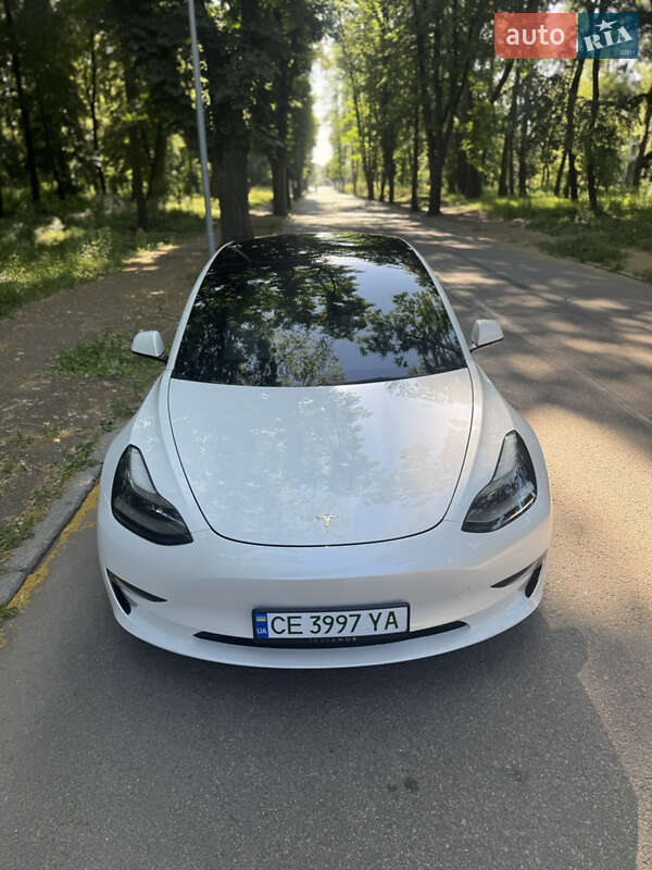 Седан Tesla Model 3 2022 в Чернівцях