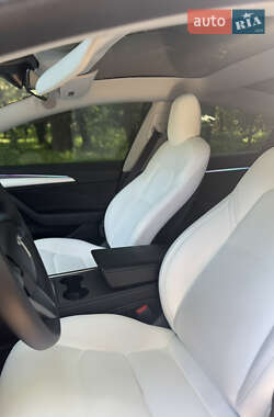 Седан Tesla Model 3 2022 в 
