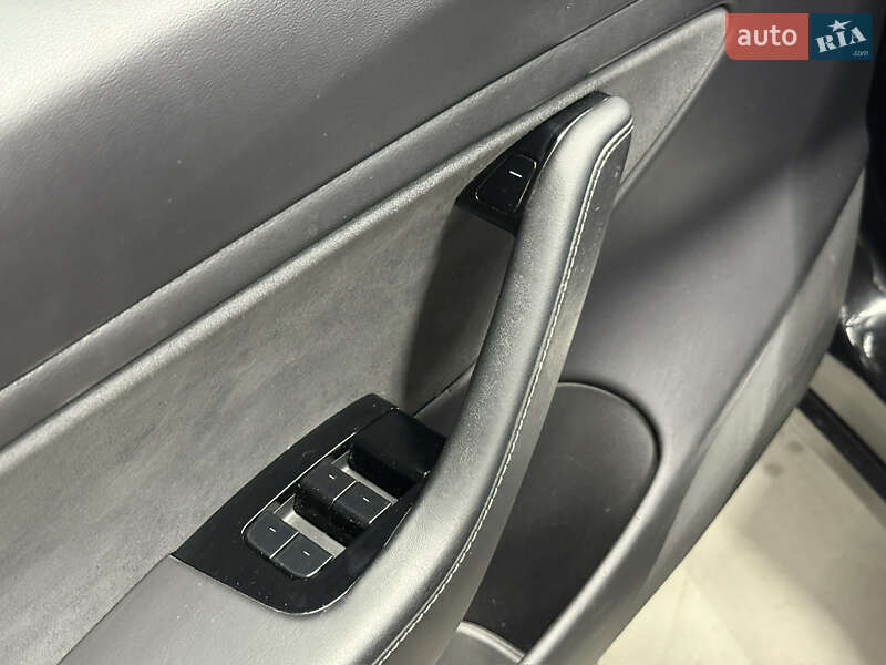 Седан Tesla Model 3 2019 в Владимире
