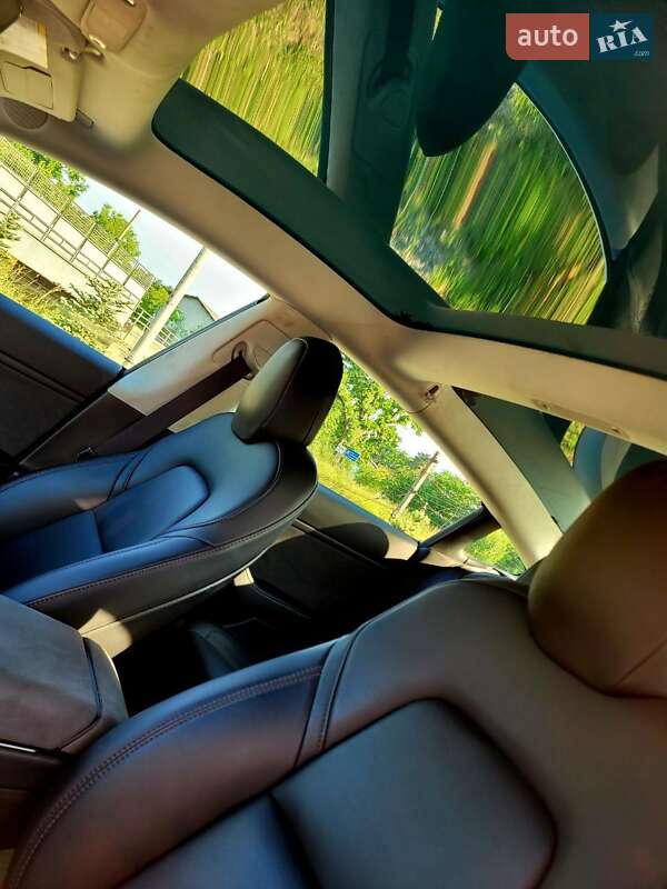 Седан Tesla Model 3 2019 в Львове