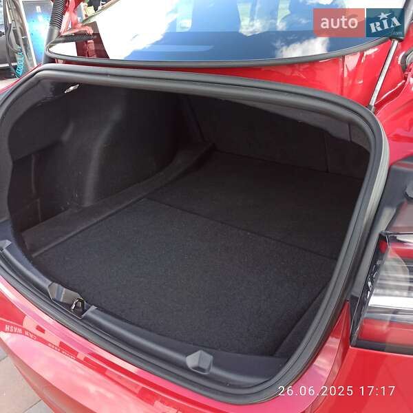 Седан Tesla Model 3 2022 в Броварах