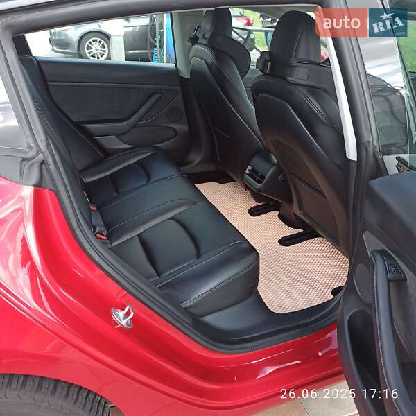 Седан Tesla Model 3 2022 в Броварах