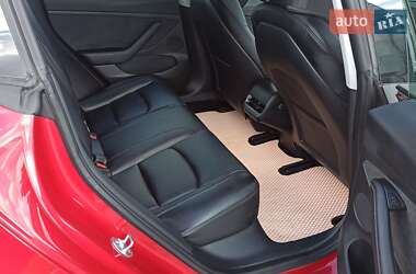 Седан Tesla Model 3 2022 в 