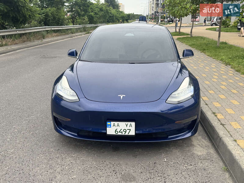Седан Tesla Model 3 2020 в Києві