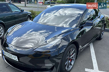 Седан Tesla Model 3 2021 в 