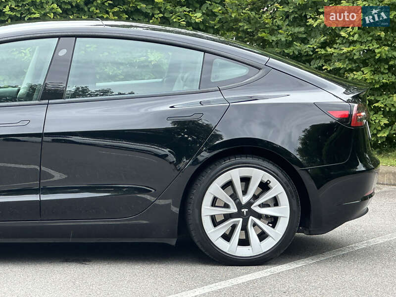 Седан Tesla Model 3 2022 в Києві