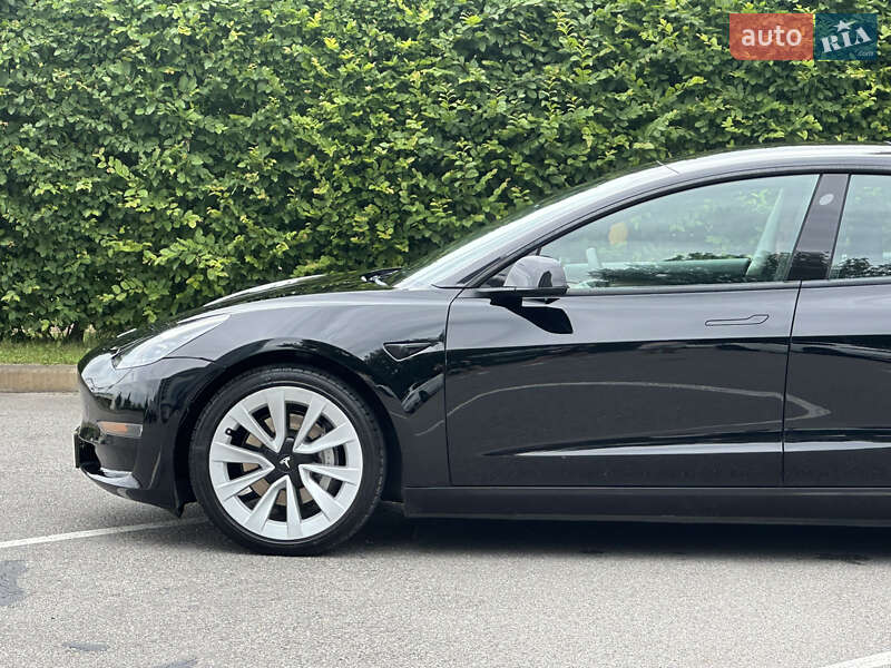 Седан Tesla Model 3 2022 в Києві