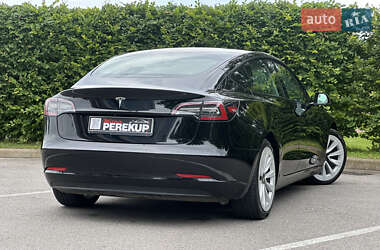 Седан Tesla Model 3 2022 в 