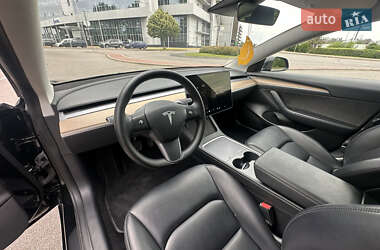 Седан Tesla Model 3 2022 в 