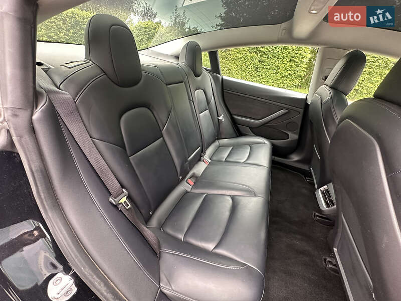 Седан Tesla Model 3 2022 в Киеве