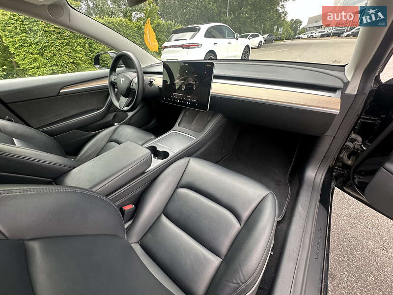 Седан Tesla Model 3 2022 в Києві