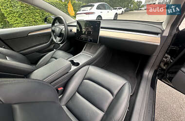 Седан Tesla Model 3 2022 в 