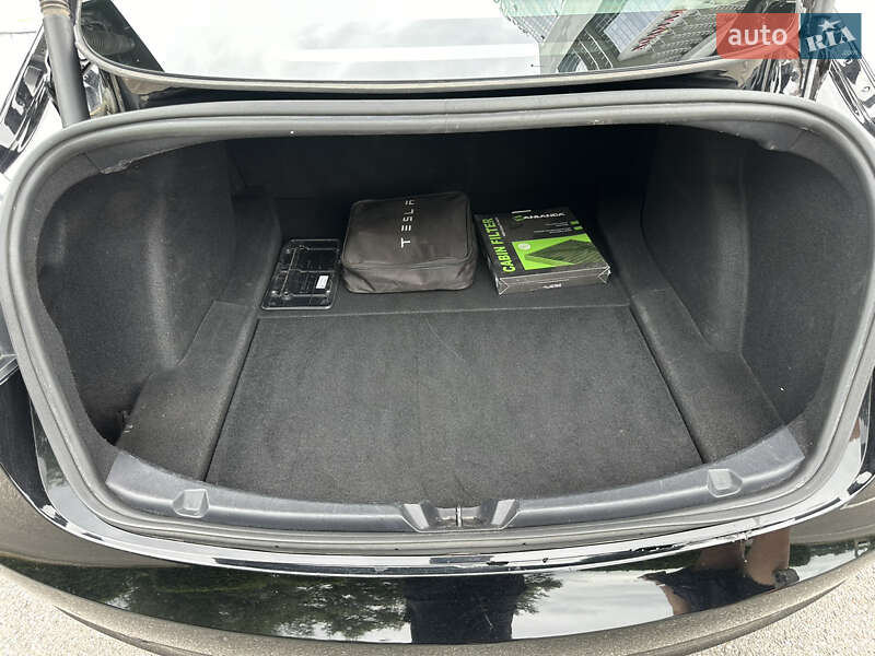 Седан Tesla Model 3 2022 в Києві
