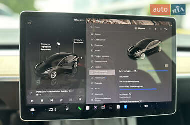 Седан Tesla Model 3 2022 в 