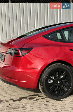 Седан Tesla Model 3 2022 в 
