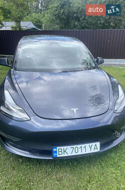 Седан Tesla Model 3 2021 в 