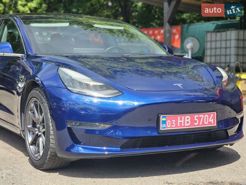 Седан Tesla Model 3 2018 в Львове
