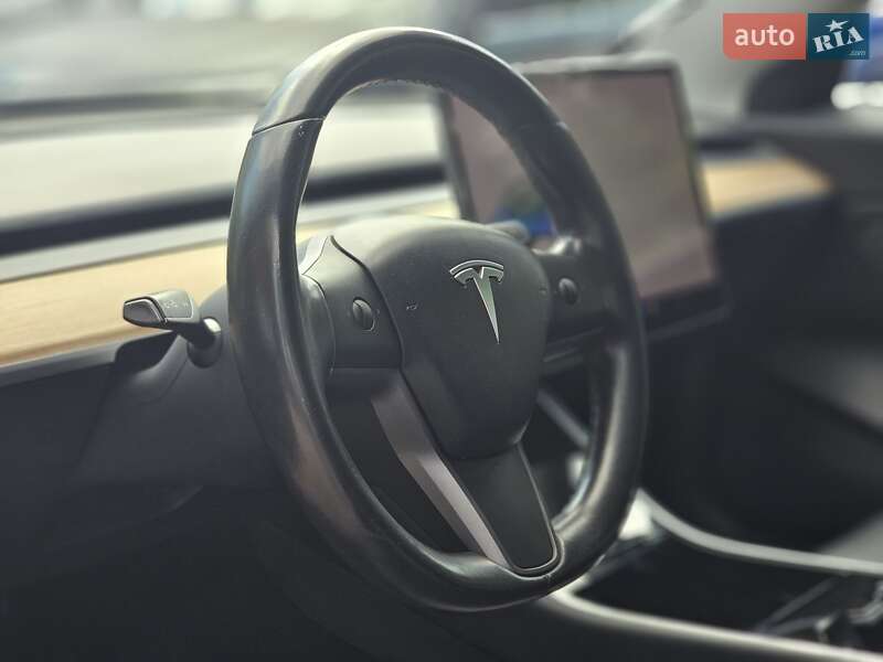 Седан Tesla Model 3 2018 в Львове