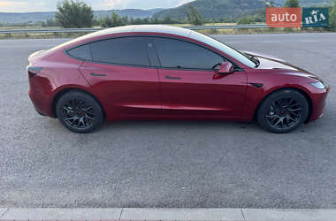 Седан Tesla Model 3 2024 в 