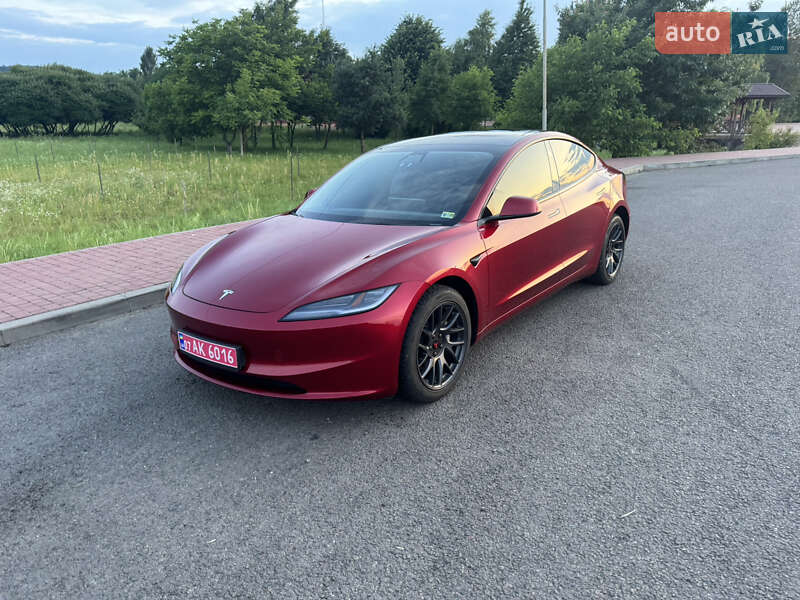 Седан Tesla Model 3 2024 в 