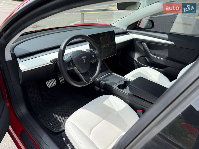 Седан Tesla Model 3 2021 в Киеве