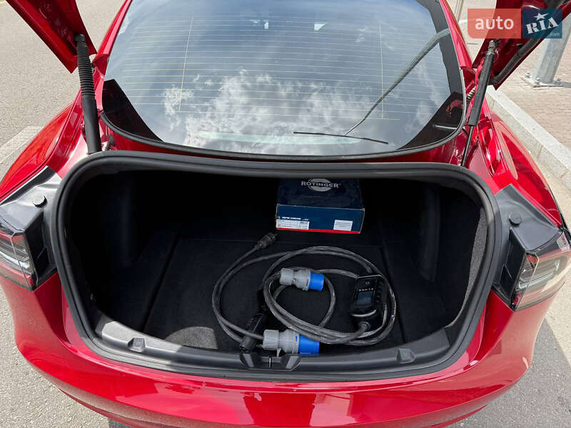 Седан Tesla Model 3 2021 в Киеве