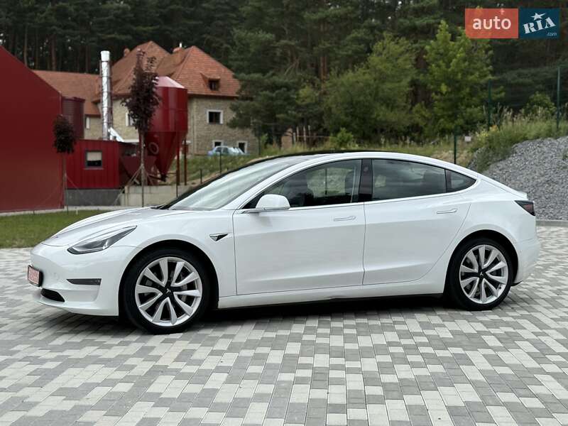 Седан Tesla Model 3 2019 в Львове