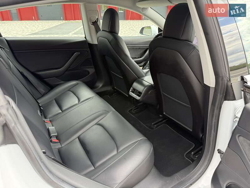 Седан Tesla Model 3 2019 в Львове