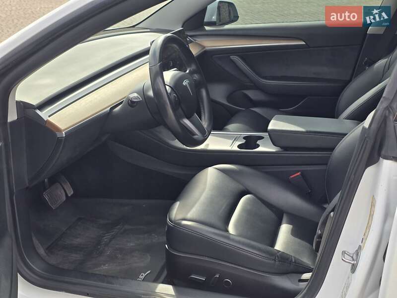 Седан Tesla Model 3 2021 в Львові