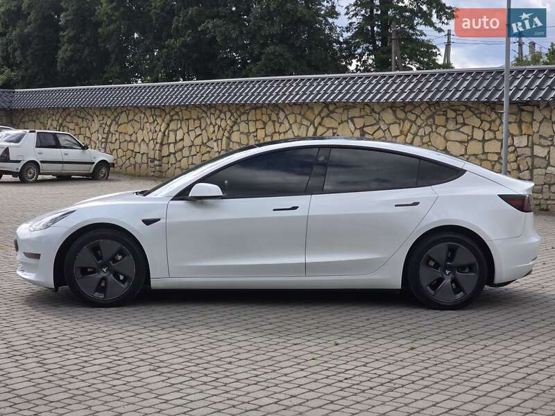 Седан Tesla Model 3 2021 в Львові