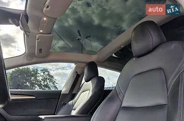 Седан Tesla Model 3 2021 в 