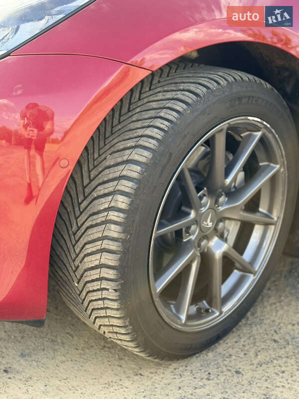 Седан Tesla Model 3 2020 в Рівному