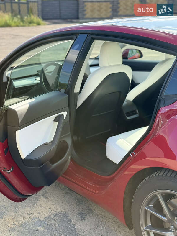 Седан Tesla Model 3 2020 в Рівному