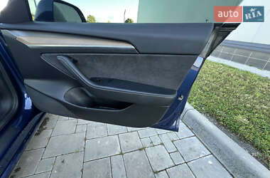 Седан Tesla Model 3 2021 в 