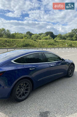 Седан Tesla Model 3 2020 в 