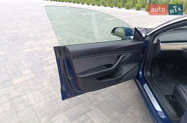 Седан Tesla Model 3 2019 в 
