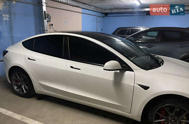 Седан Tesla Model 3 2021 в 