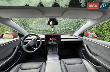 Седан Tesla Model 3 2024 в 