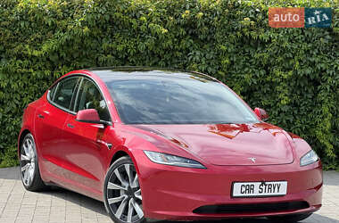Седан Tesla Model 3 2024 в Стрию