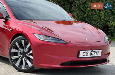 Седан Tesla Model 3 2024 в 