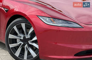 Седан Tesla Model 3 2024 в 