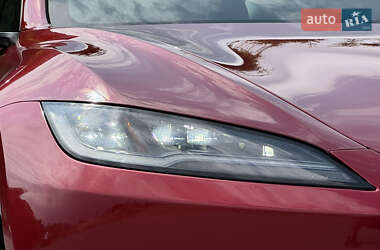 Седан Tesla Model 3 2024 в 